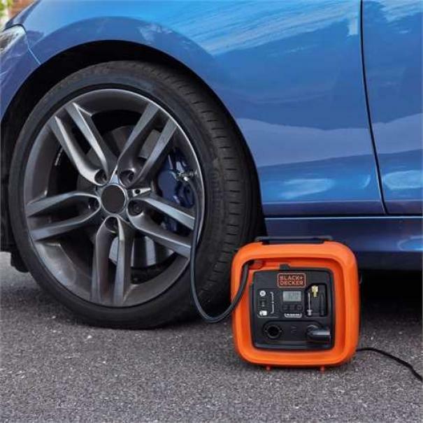 Compresor portátil Black and Decker.