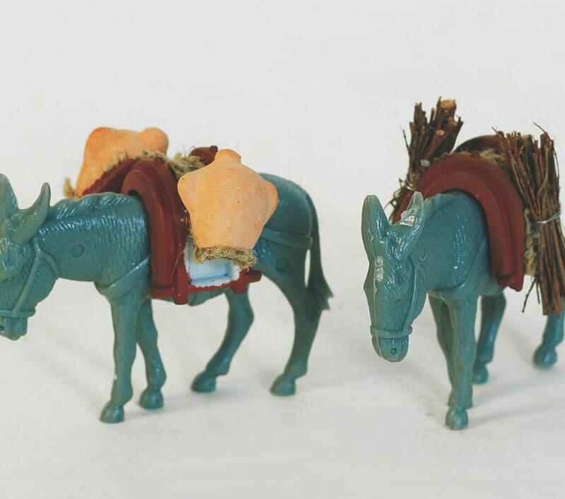 Burro con carga decoración para belén 10 cm modelos surtidos