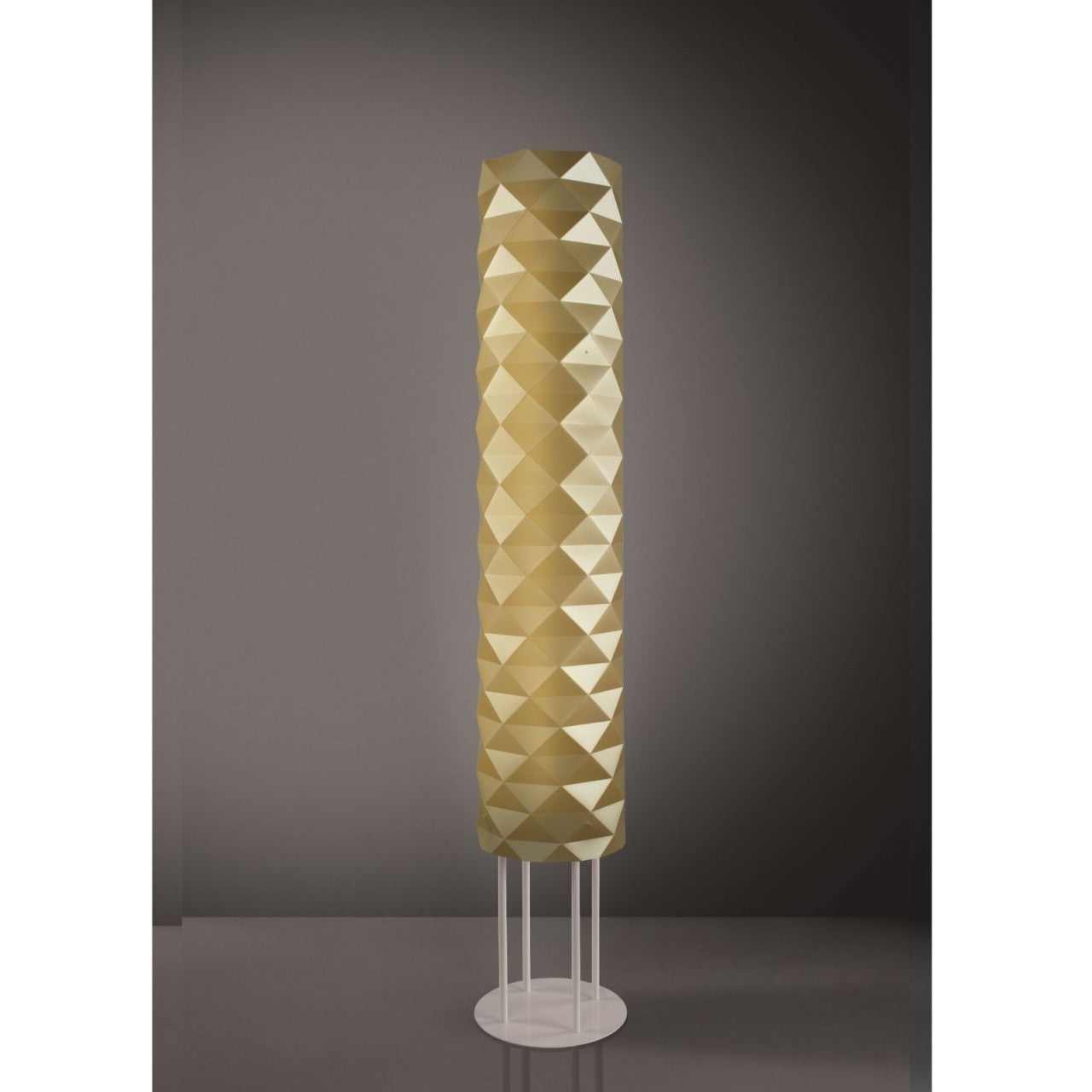 Lámpara de pie con base Mt New Gold en metal cm. 27x155h