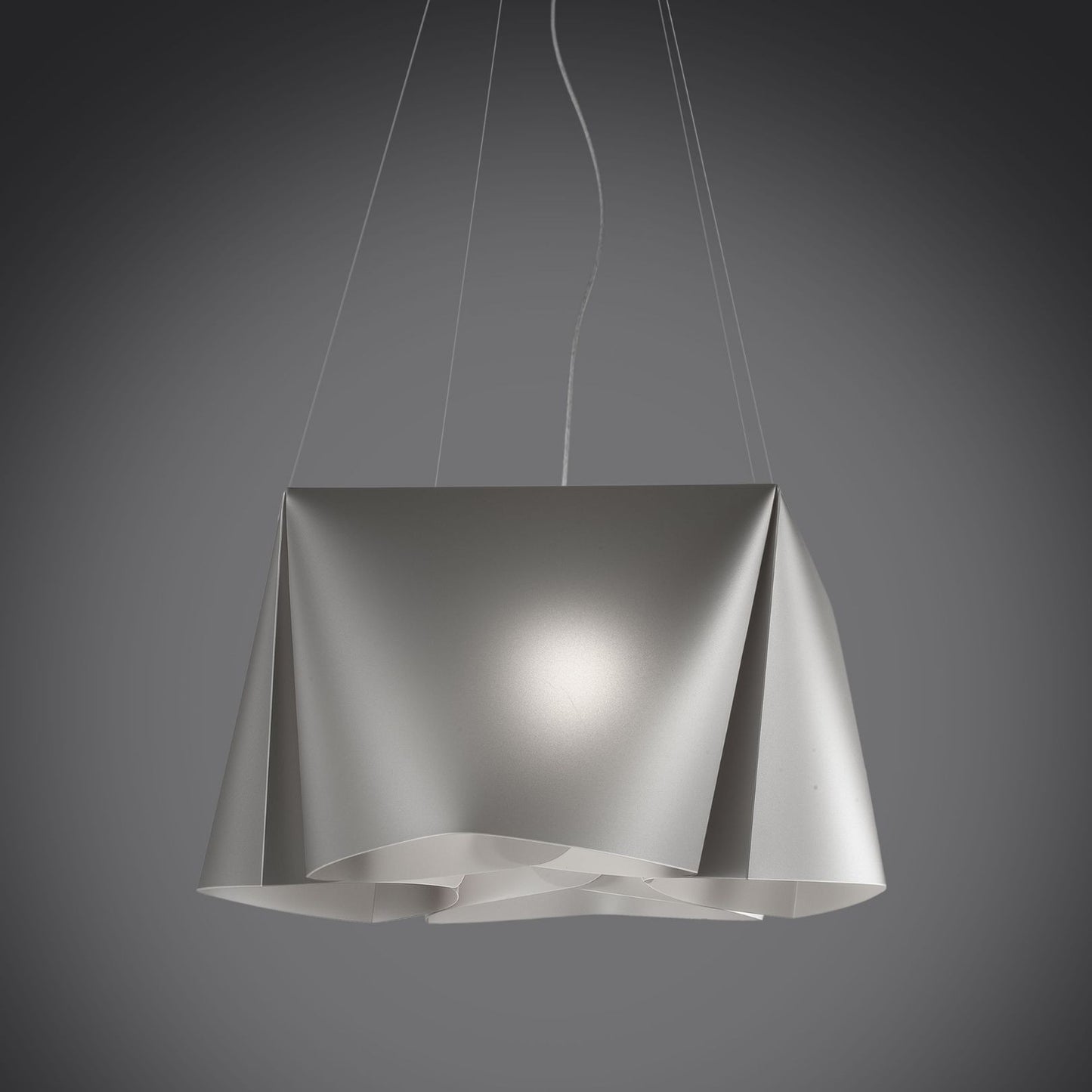 Suspensión plateada en metal cromado cm. 59 x 31h