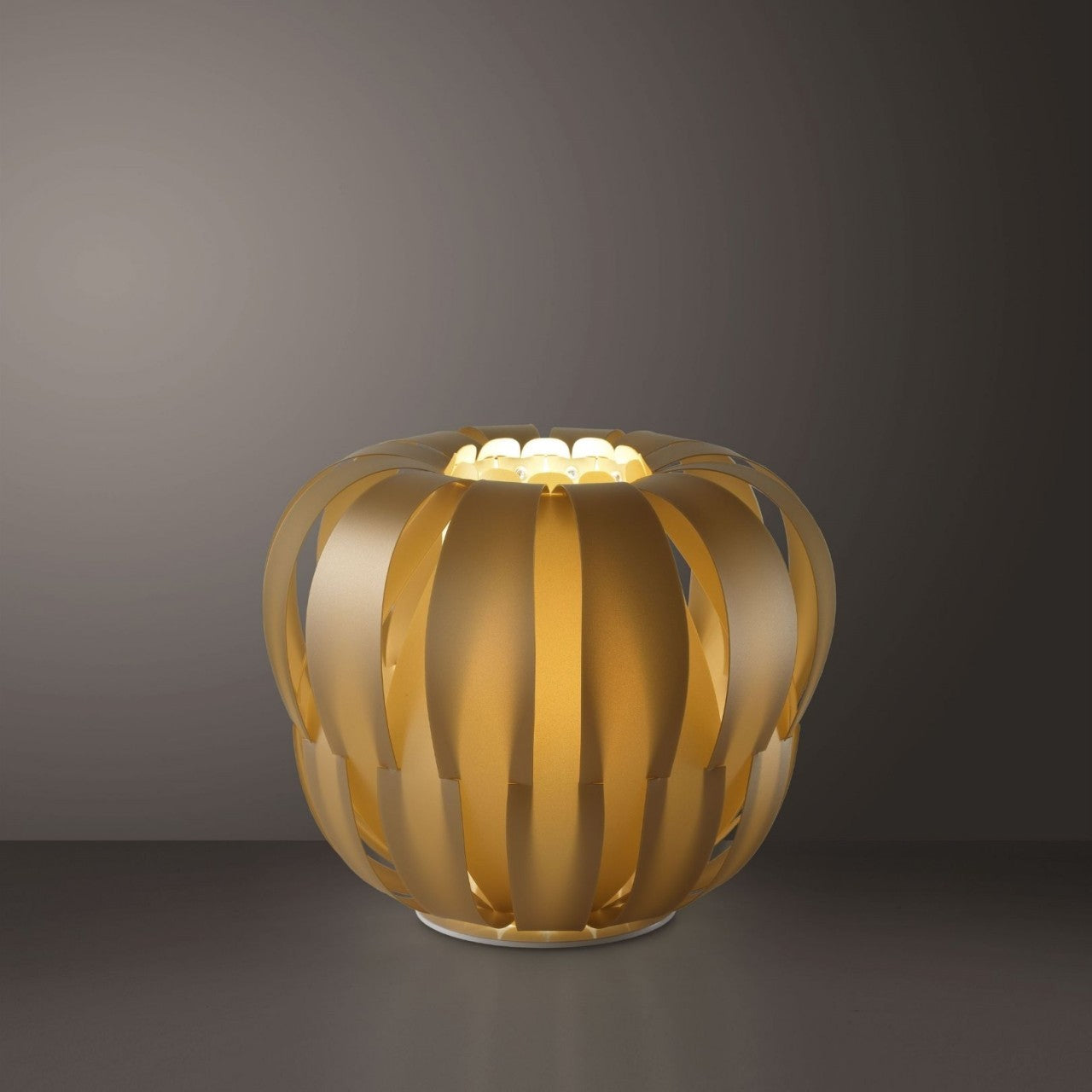 Lámpara de mesa New Gold en metal blanco Cm. 29x23h