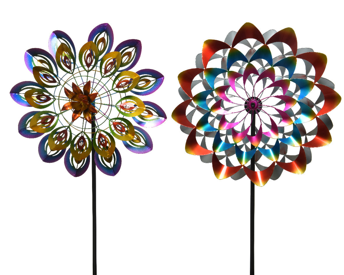 Molino de viento de hierro al aire libre