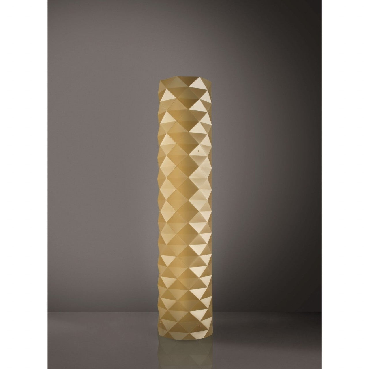 Lámpara de pie New Gold de metal 27 x 123h cm