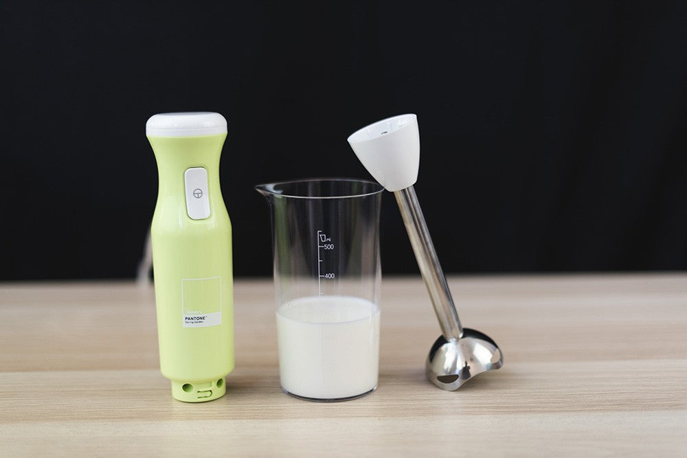 batidora de mano pantone