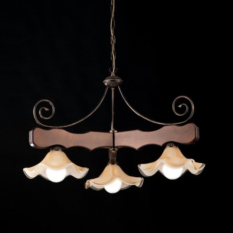 Araña antigua de madera de nogal y hierro con tres luces, pantallas de cristal 80x h50 cm