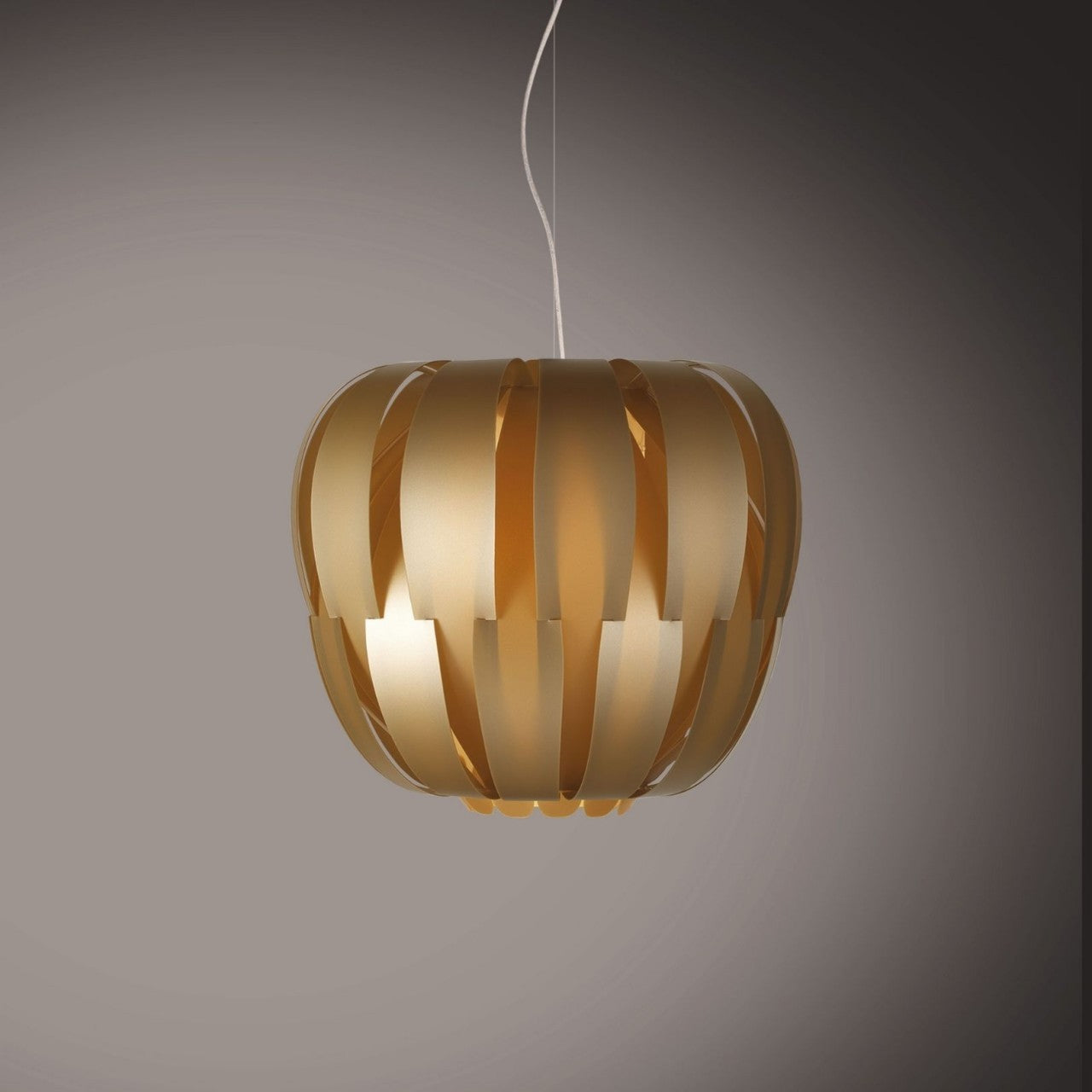 Nueva Suspensión Dorada en Metal Cromado Cm. 42x32h