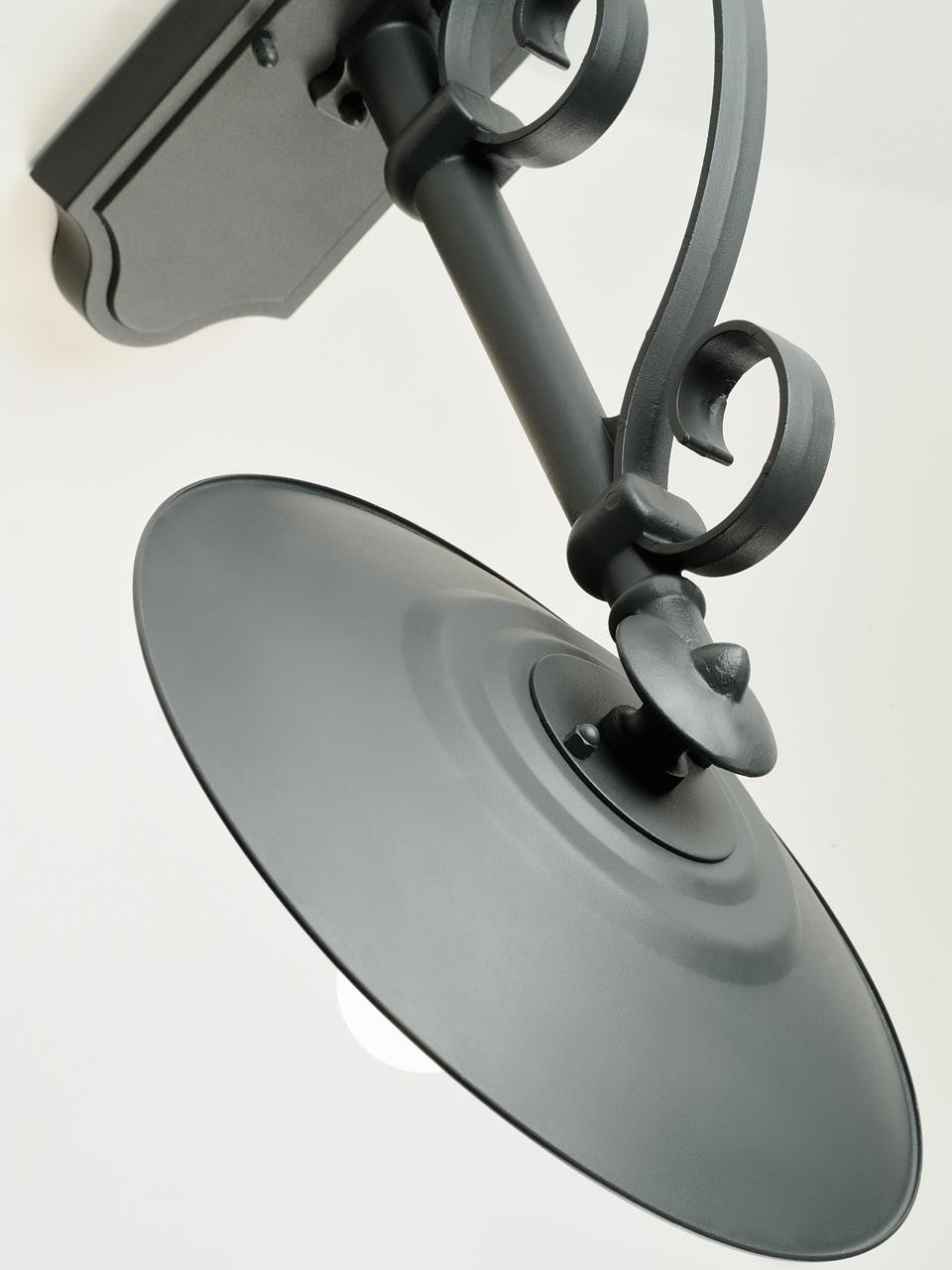 Aplique de pared inferior mediano en línea grafito antiguo