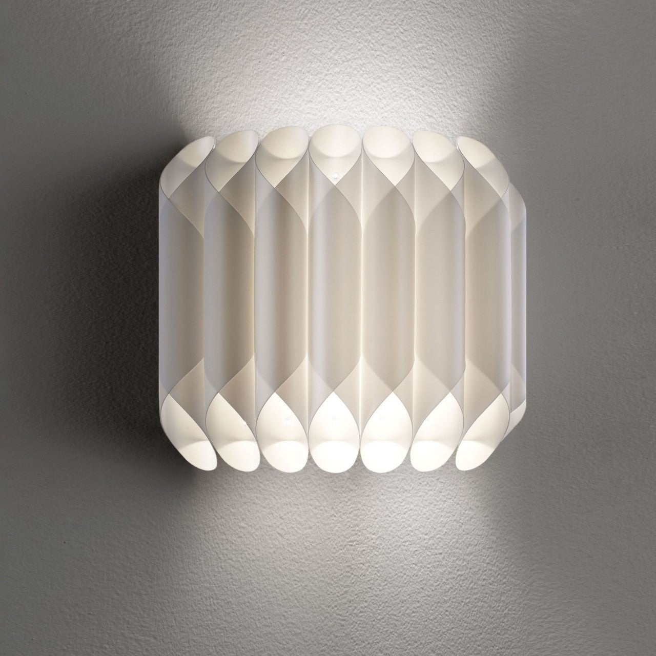 Aplique moderno blanco cm. 32x16x30h