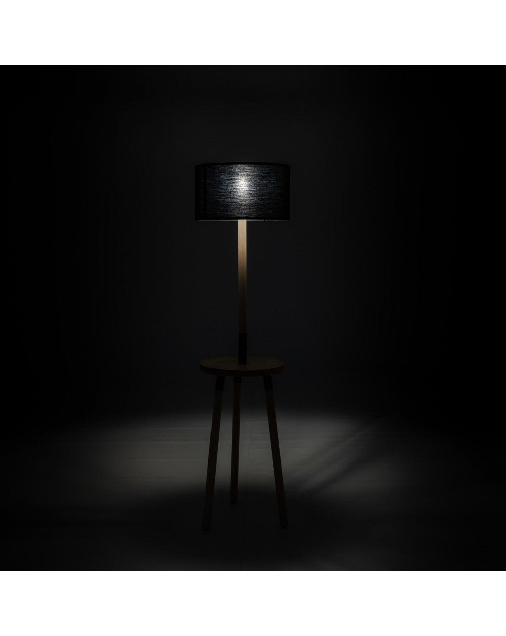 Lámpara de pie Acrux en tela negra y madera STS