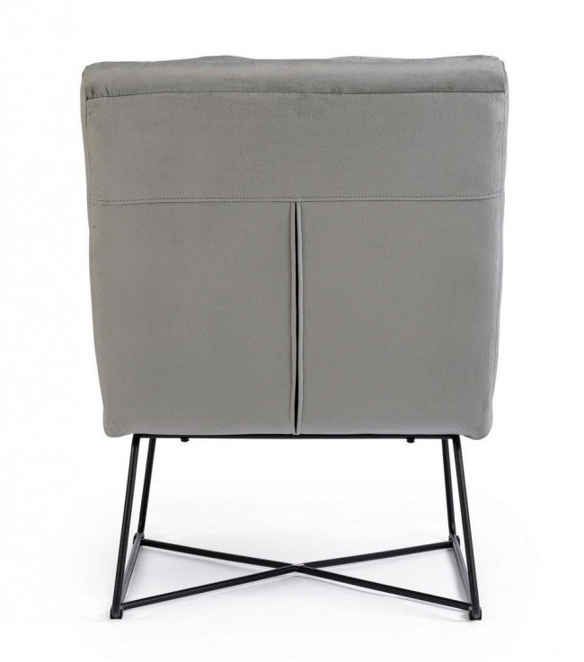 Sillón Lizzie de terciopelo gris con patas de metal.