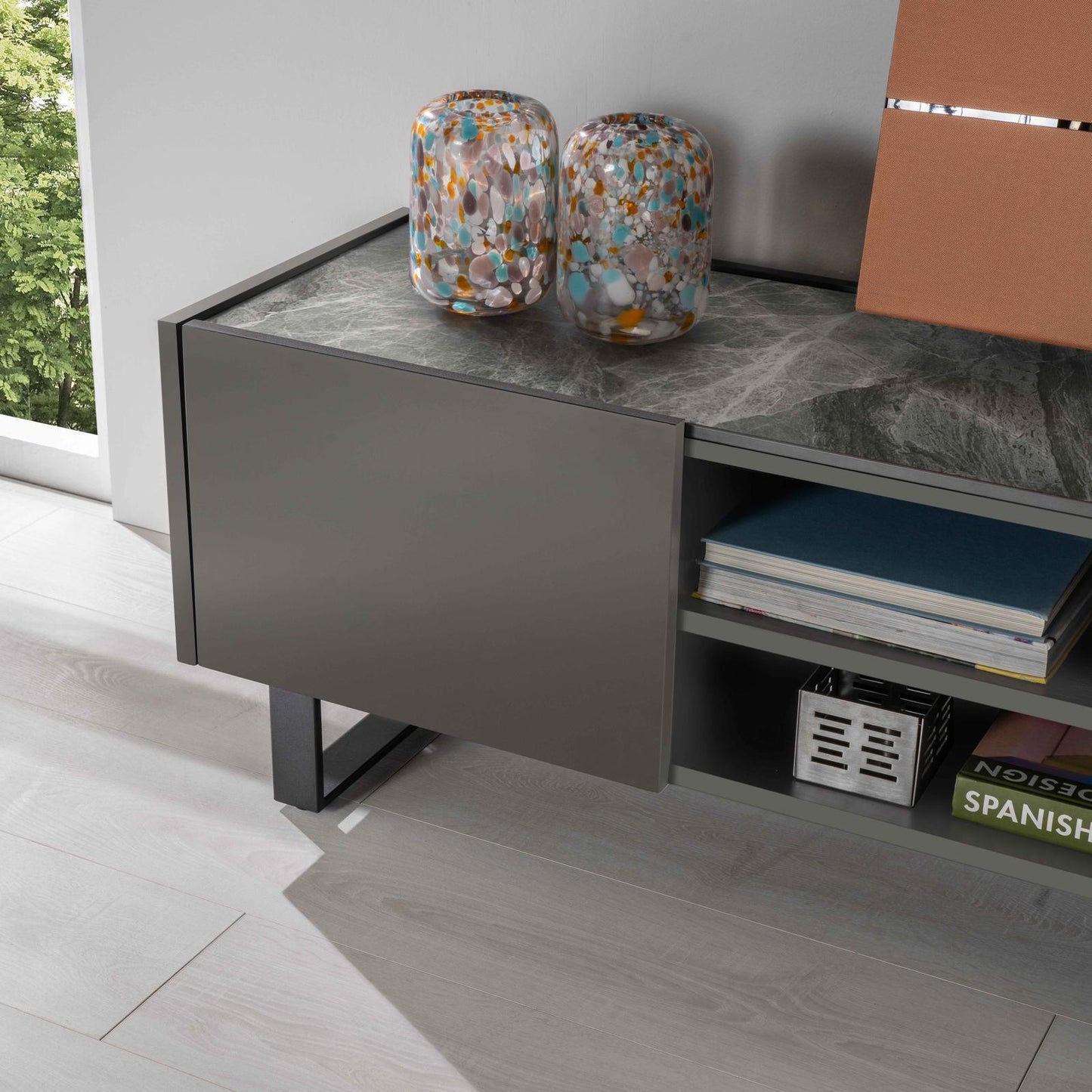 Mueble TV gris oscuro 40 cm x 140 cm Alt. 45 cm