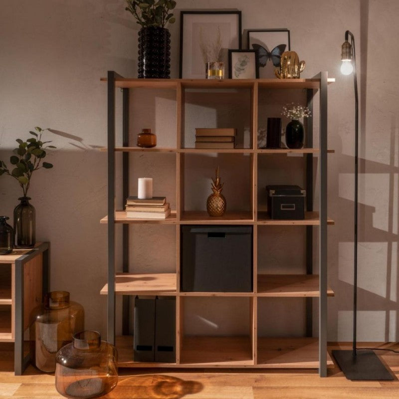 Librería cúbica de roble con perfiles antracita 107x39xh.145 cm
