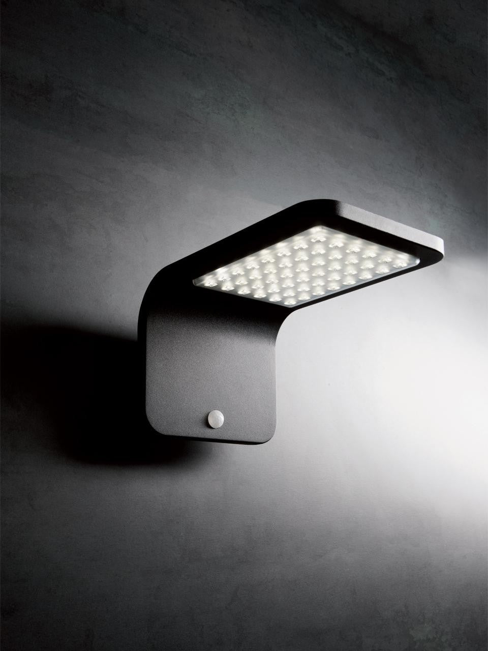 Aplique solar 3W LED 4000K línea calle negra