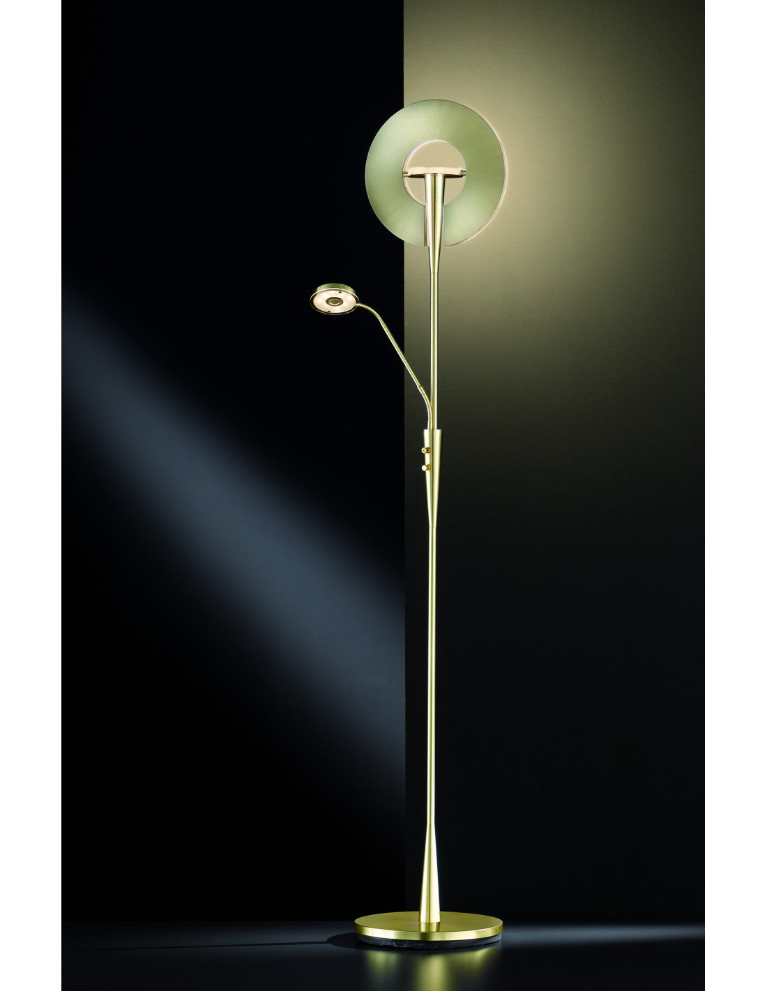 Lámpara de pie LED con foco de lectura regulable Quebec Brass Trio Lighting