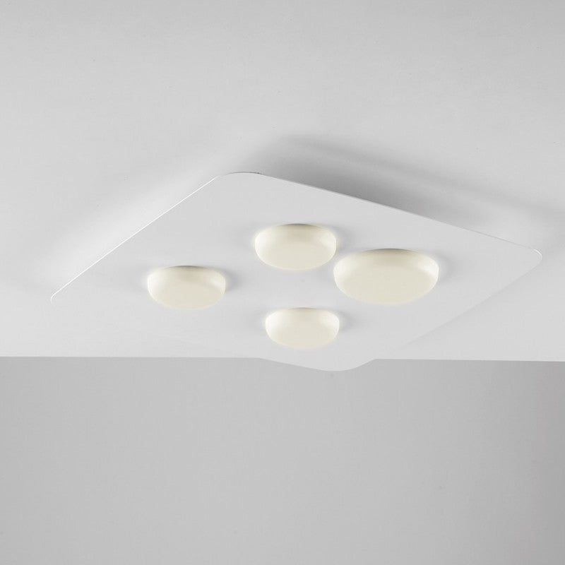 Plafón de metal y aluminio blanco con cuatro luces LED integradas 45x45x h5 cm