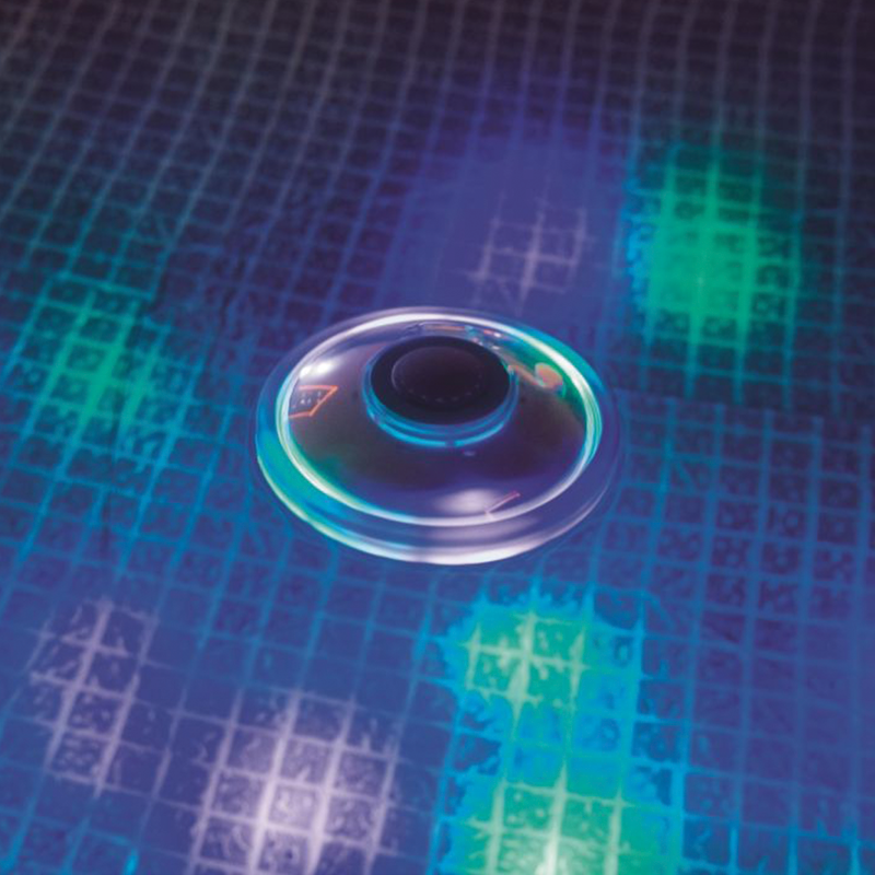 Fuente flotante con luces LED.