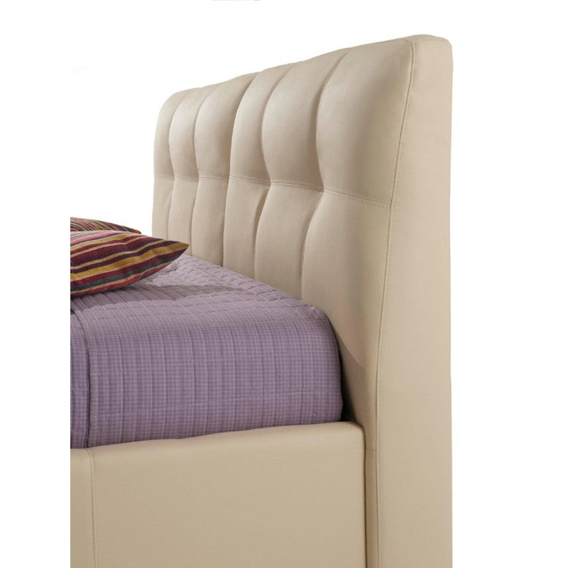 Cama doble en ecopiel color crema con contenedor 182x216xh.104 cm