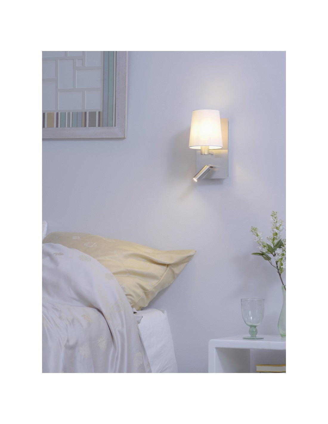 Aplique moderno con pantalla blanca y foco LED Marriot Nickel Trio Lighting
