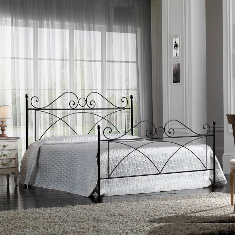 SABRINA Cama doble de hierro negro con pie de cama 166x208x h128 cm
