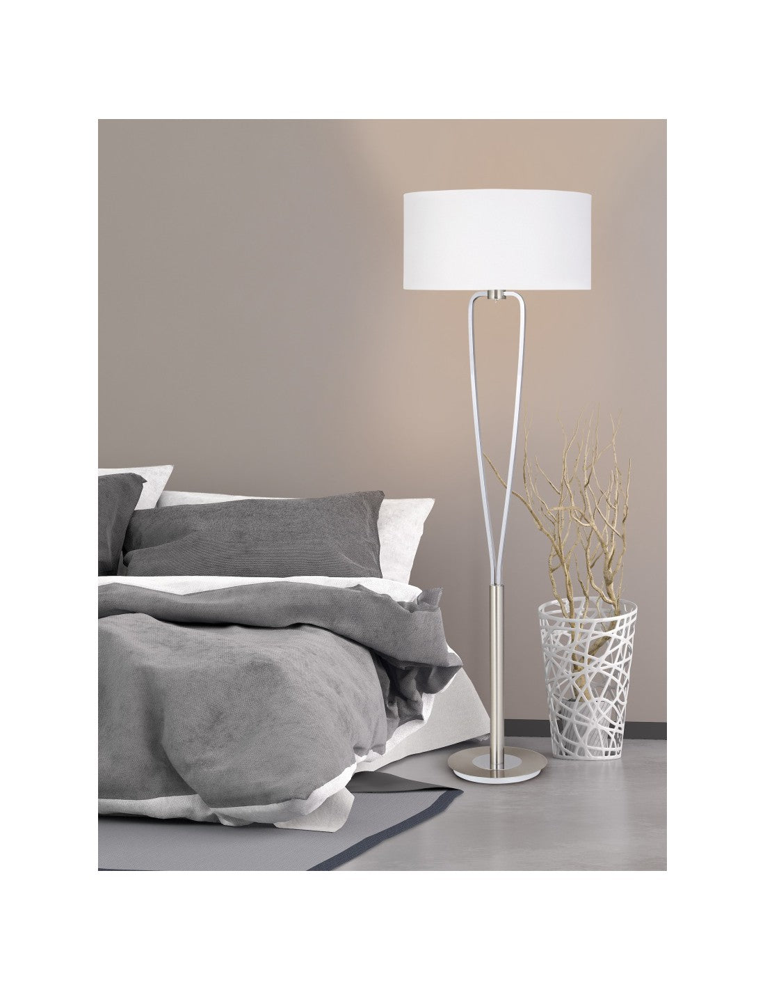 Lámpara de pie moderna Paris II de níquel con pantalla blanca Trio Lighting