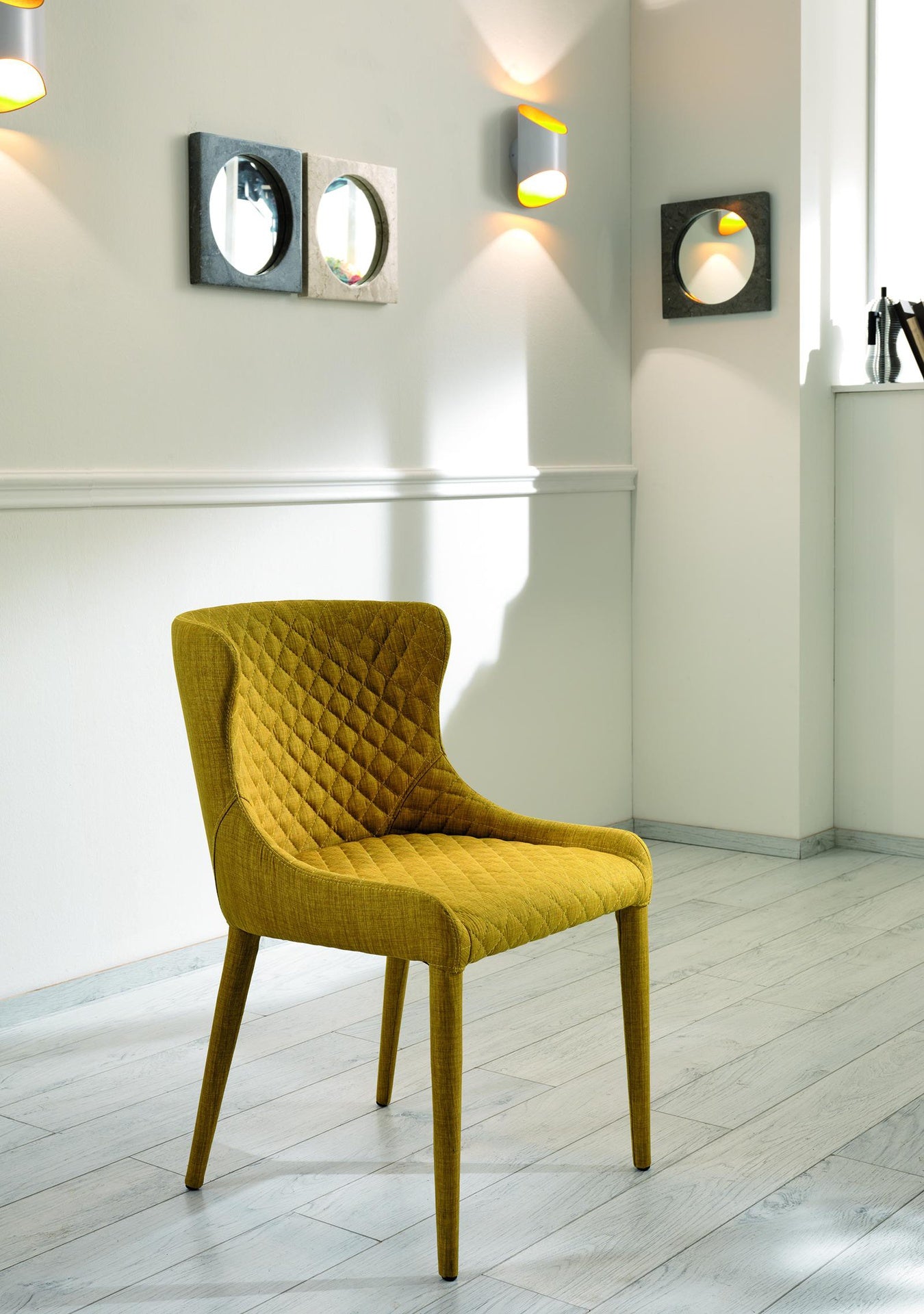 Silla de tela amarilla 58x50,5x83h cm