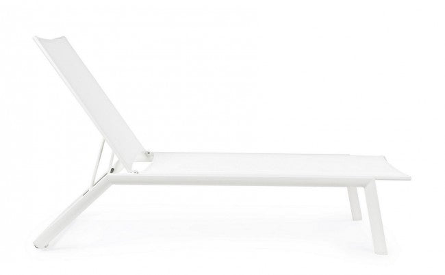 Tumbona Cruise de aluminio con ruedas blancas.