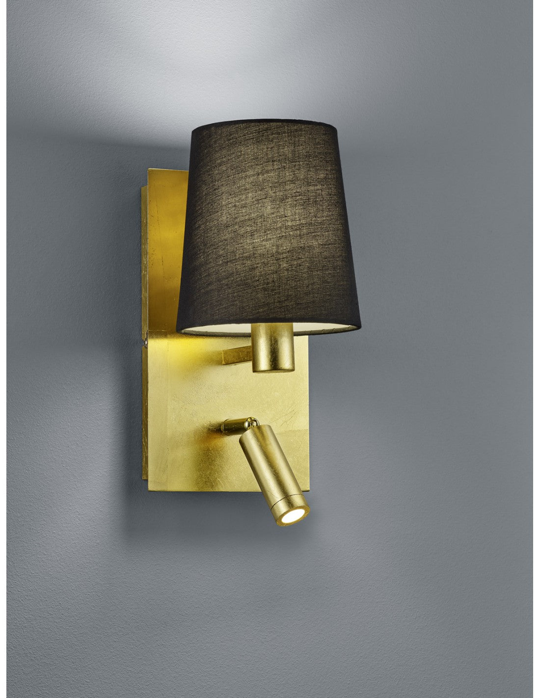 Aplique dorado moderno con pantalla negra y foco LED Marriot Trio Lighting