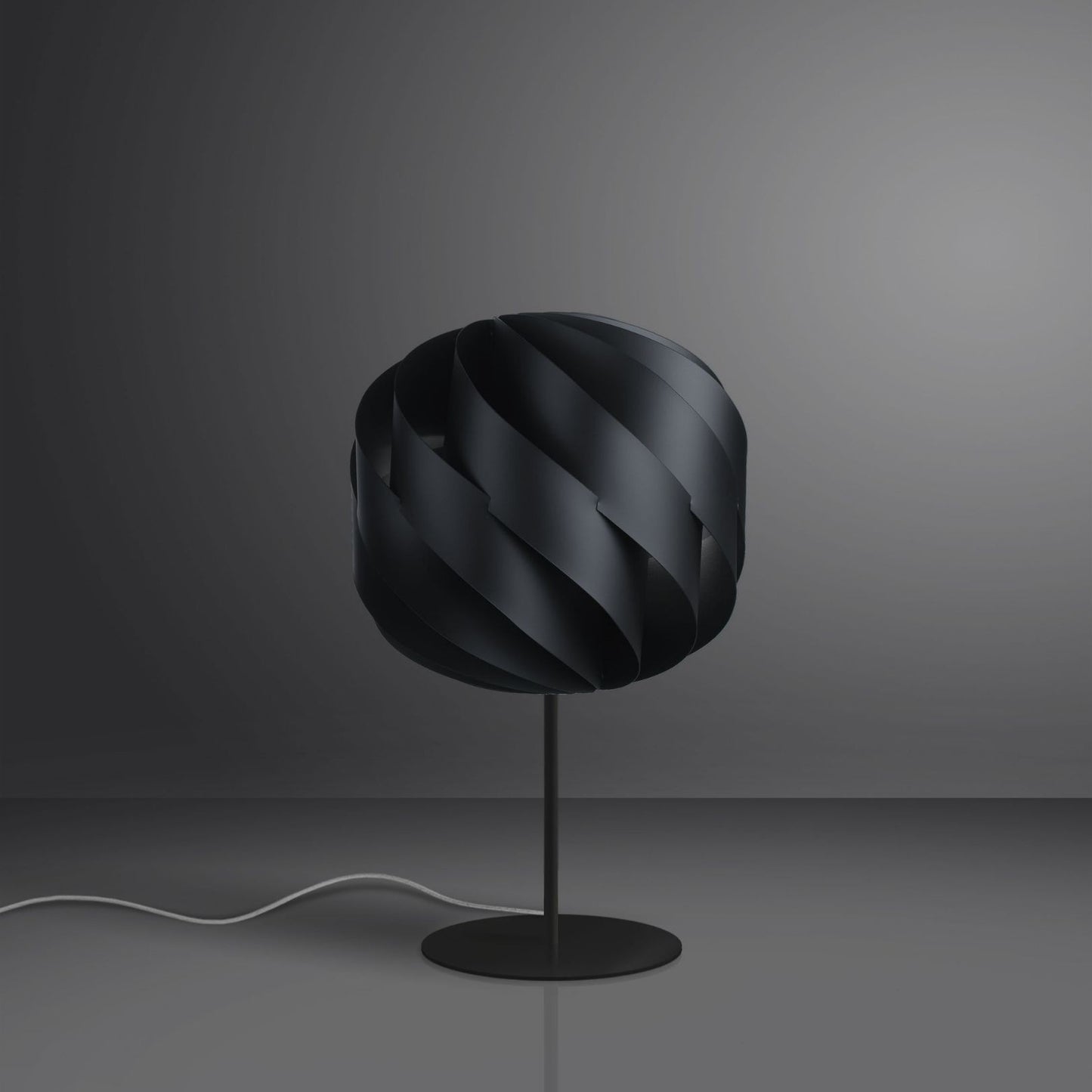 Base de lámpara de sobremesa y pie negro en metal cm. 25x44h