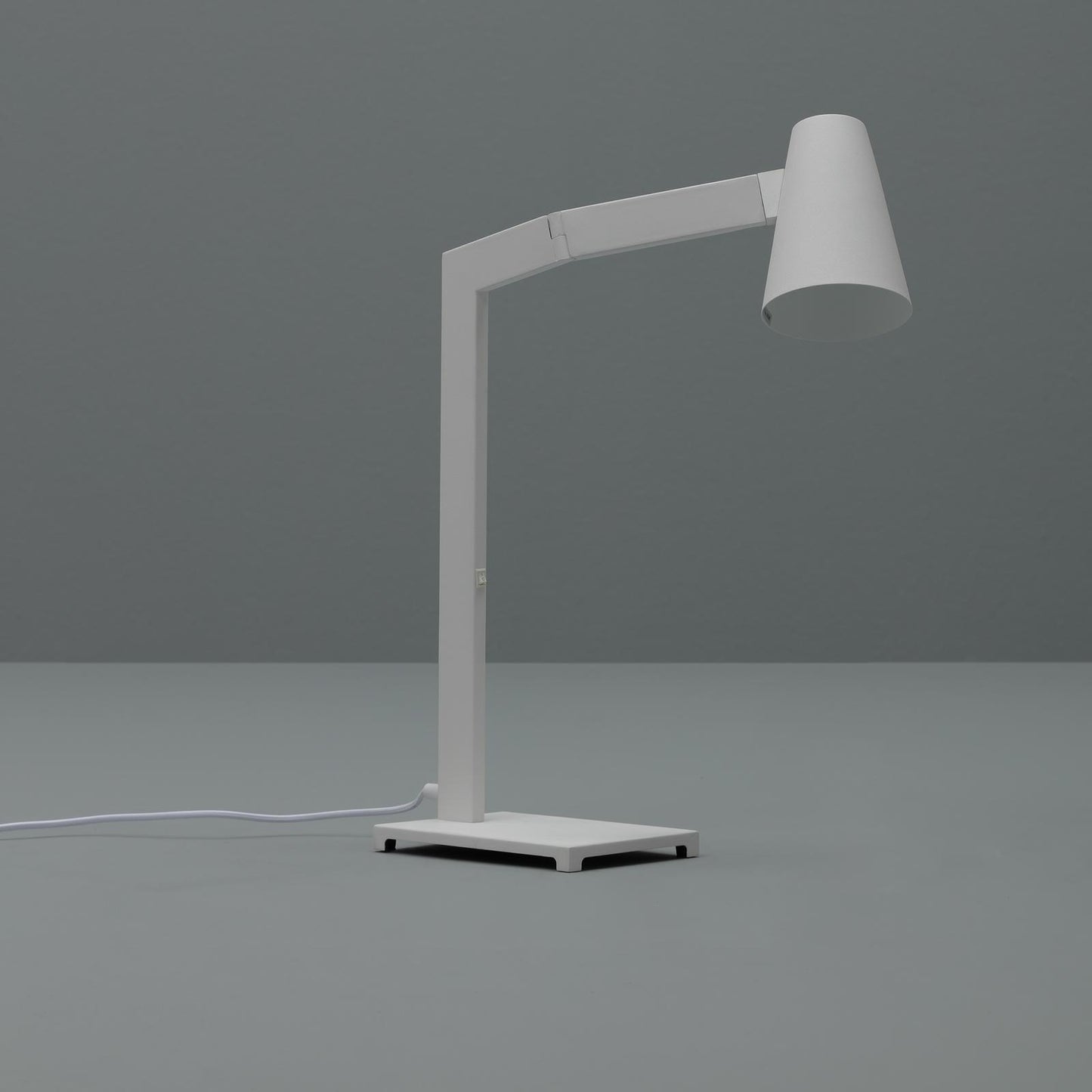 Lámpara de mesa con pantalla de metal blanco 42x15x60,5h cm