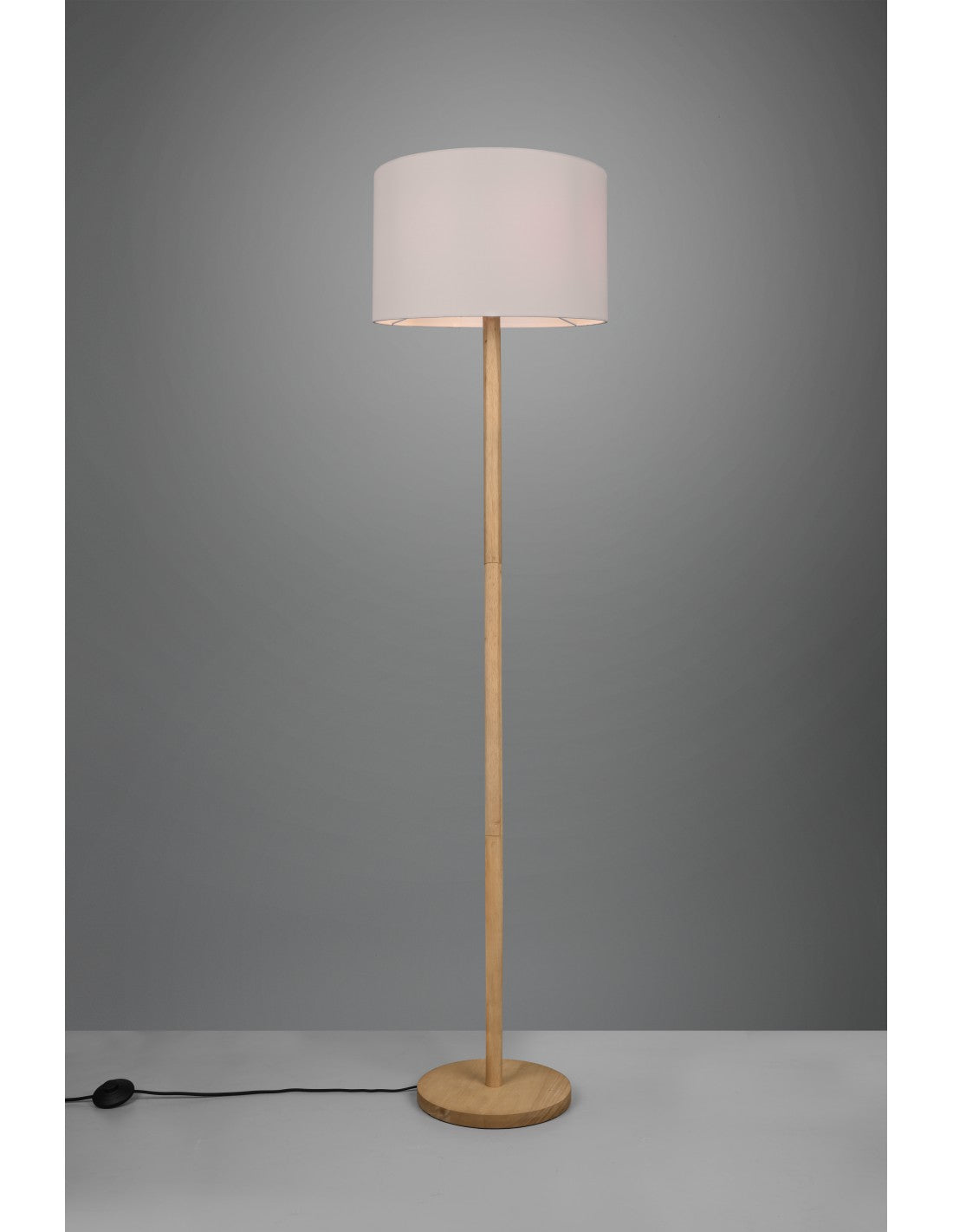 Elegante lámpara de pie Korba con base de madera y pantalla blanca Trio Lighting