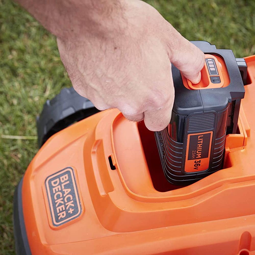 Cortacésped inalámbrico Black&amp;Decker BCMW3318L2-QW con doble batería de 18V
