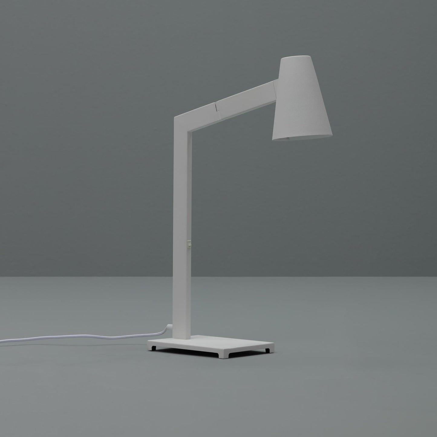 Lámpara de mesa con pantalla de metal blanco 42x15x60,5h cm