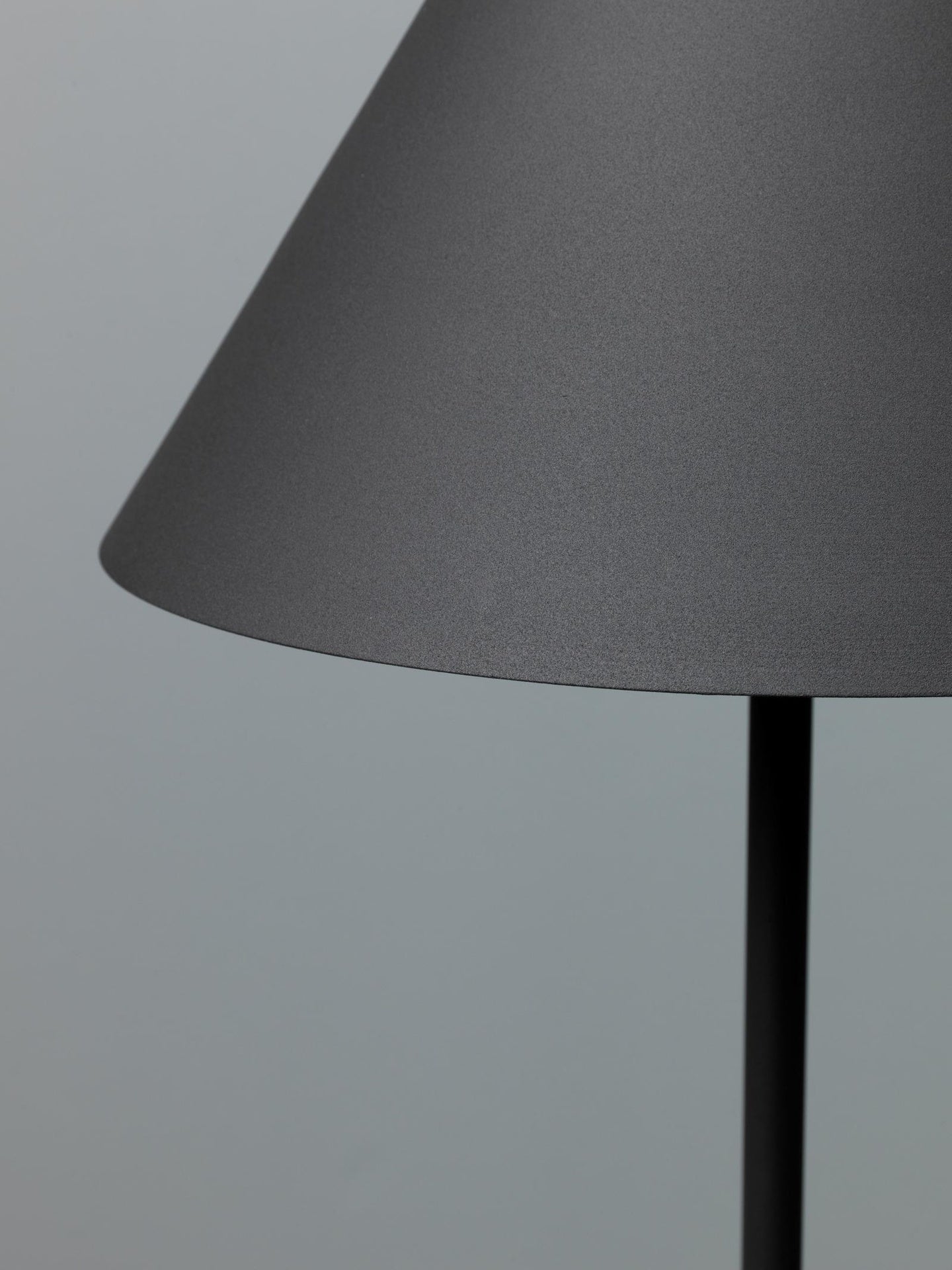 Lámpara de pie de metal negro D40xD40x156h cm