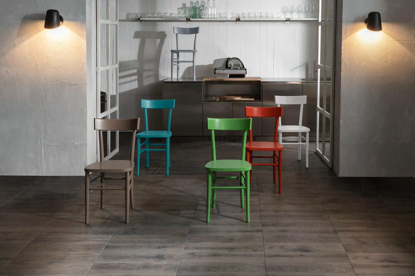 2x Silla de madera lacada gris claro 48x39x80h cm