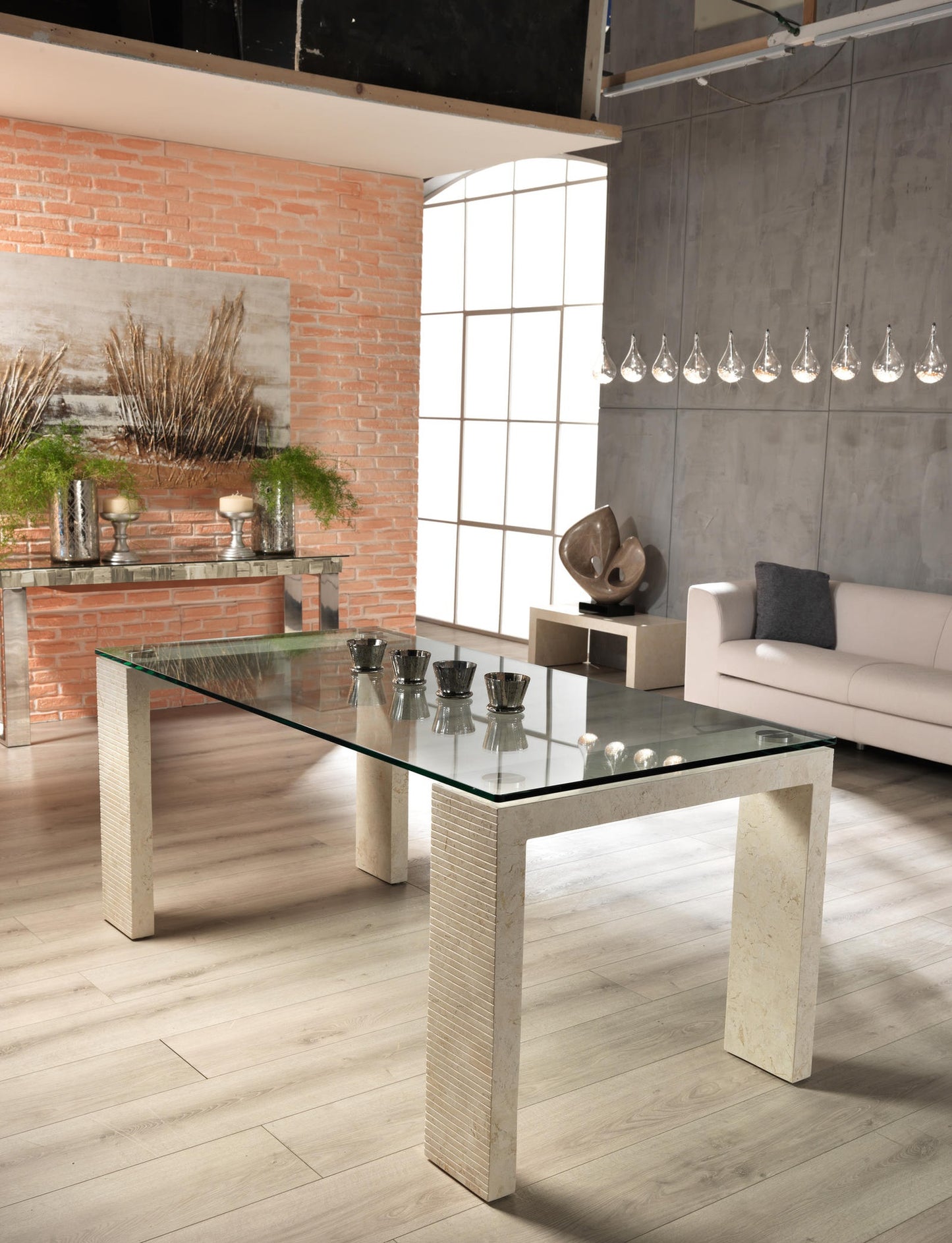 Mesa fija de 180x90 cm con tapa de cristal templado y patas y base beige