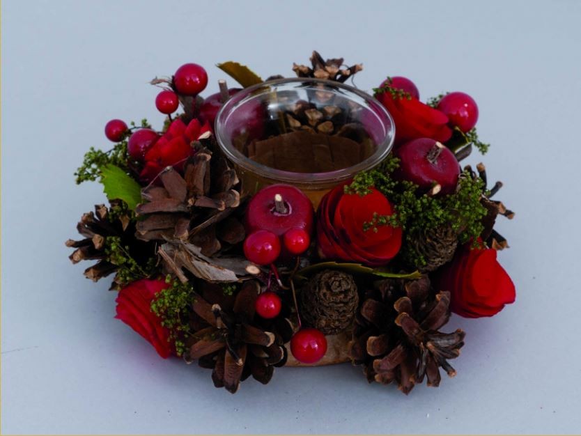 Centro de mesa portavelas navideño rojo de cristal con piñas y frutos rojos 17 cm