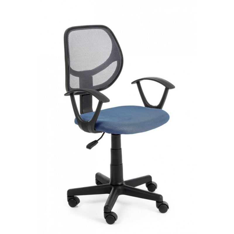 Silla de oficina azul con reposabrazos.