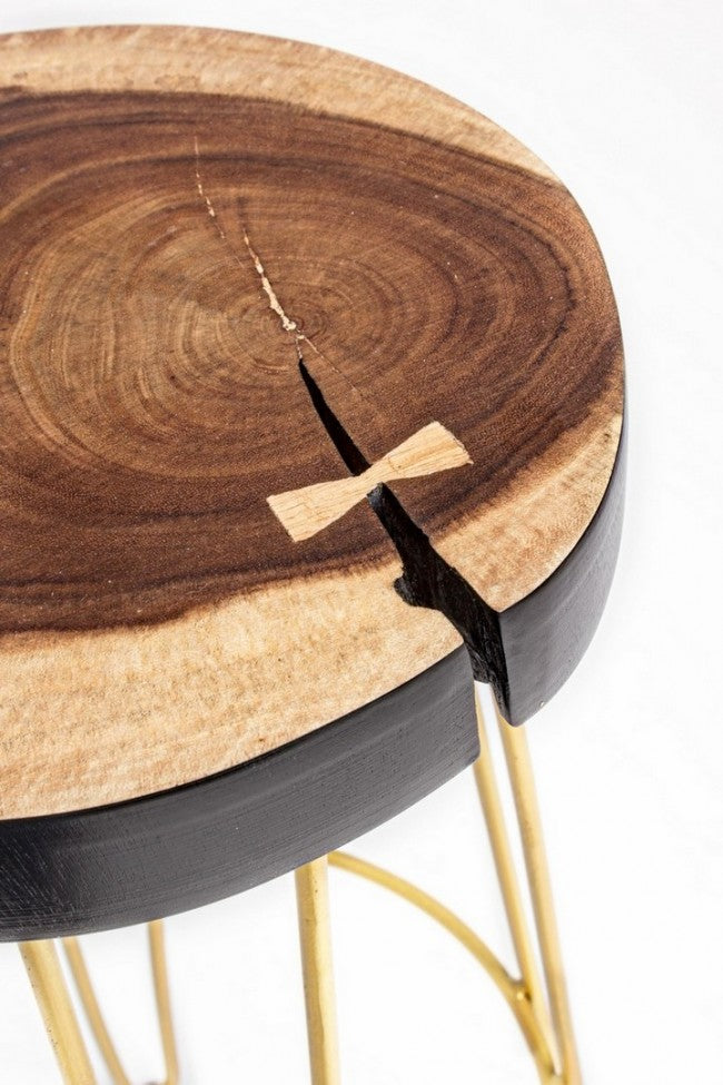 Taburete de bar de madera dorado estilo atmósfera.