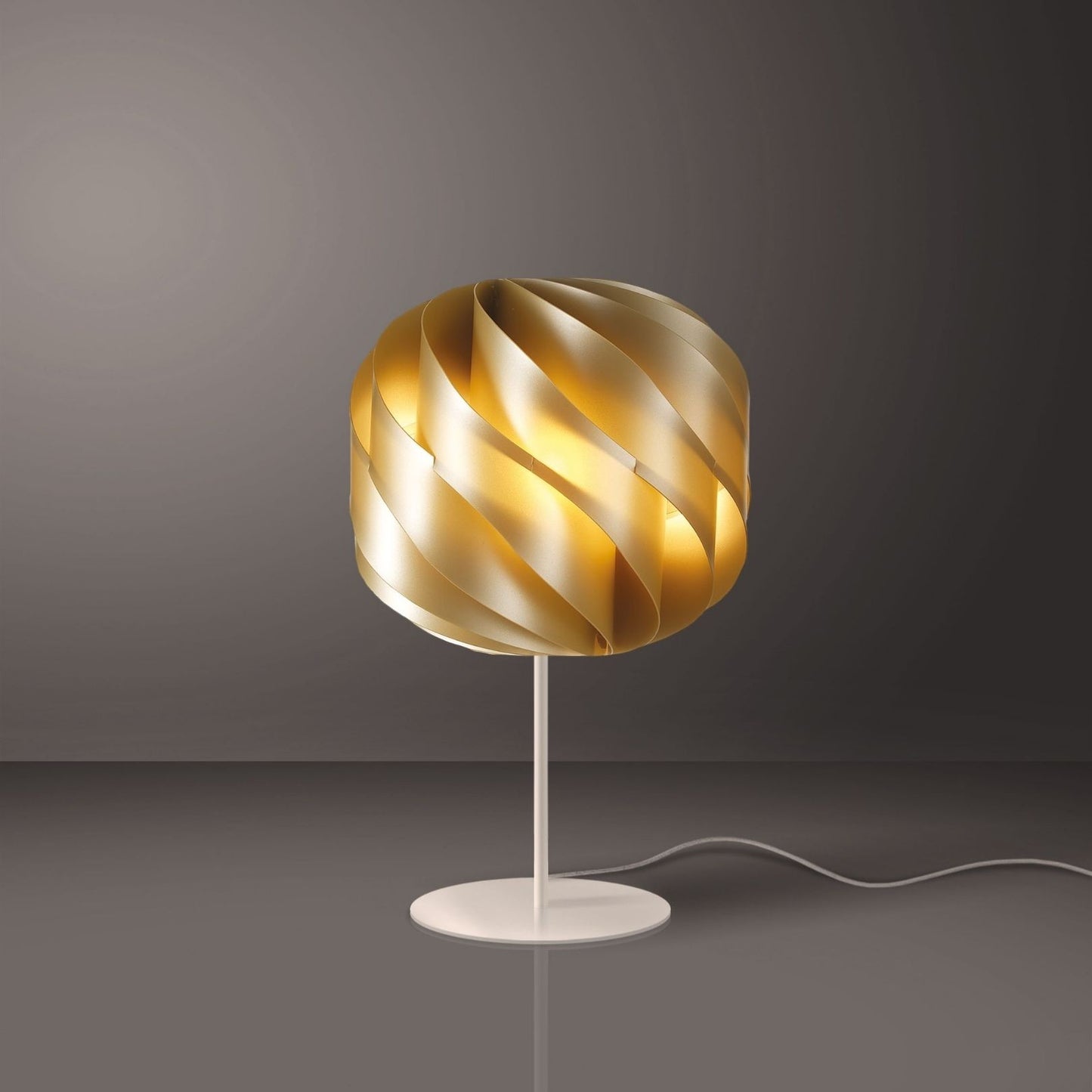 Lámpara de mesa con pie y pie de metal dorado New Cm. 25x44h