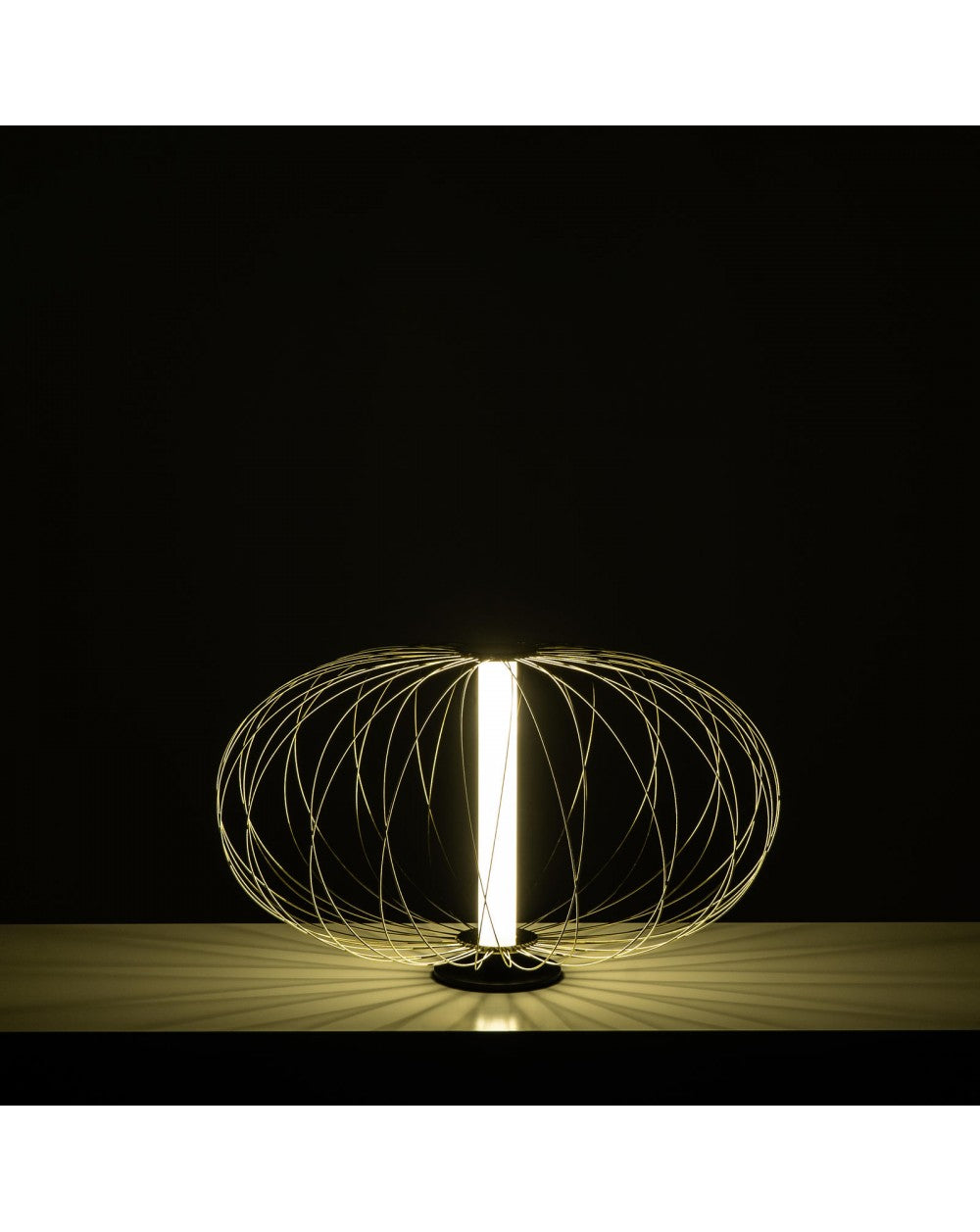 Lámpara de mesa LED Mizar STS de metal dorado