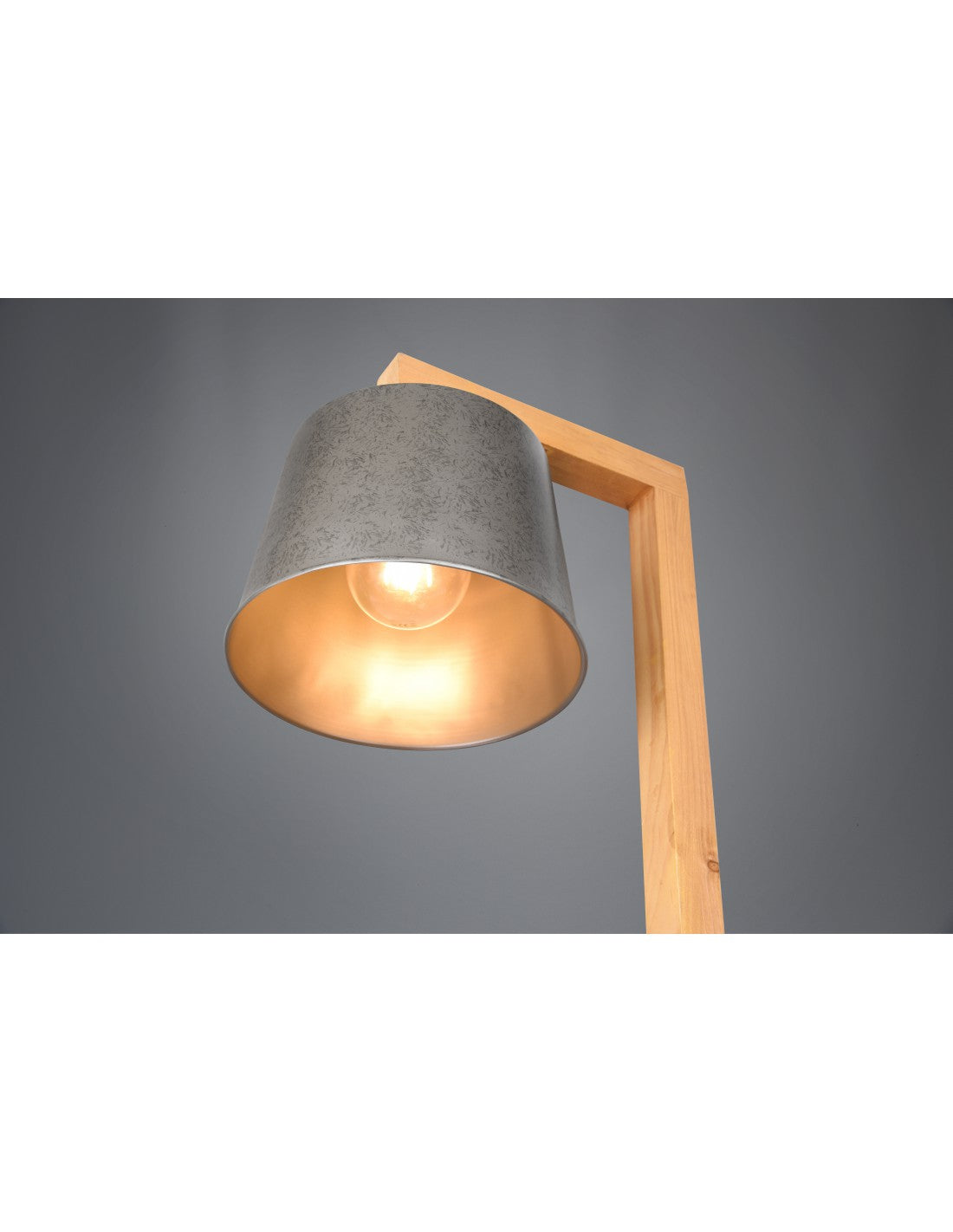 Lámpara de pie vintage estantes de madera pantalla níquel Rodrigo Trio Lighting