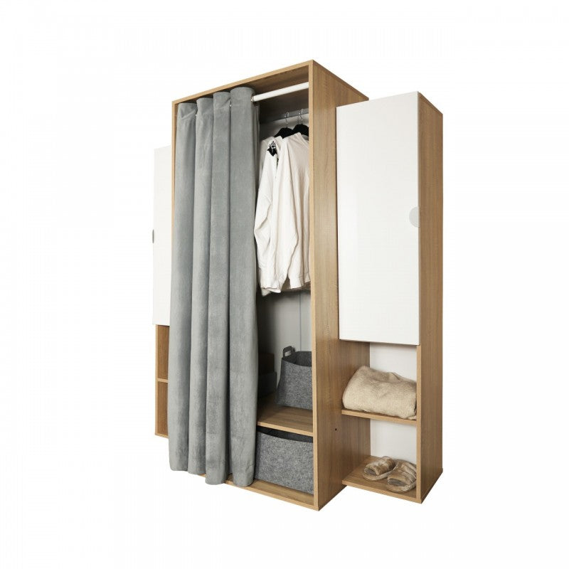 Armario de roble con puertas y perchero para cabina o dormitorio