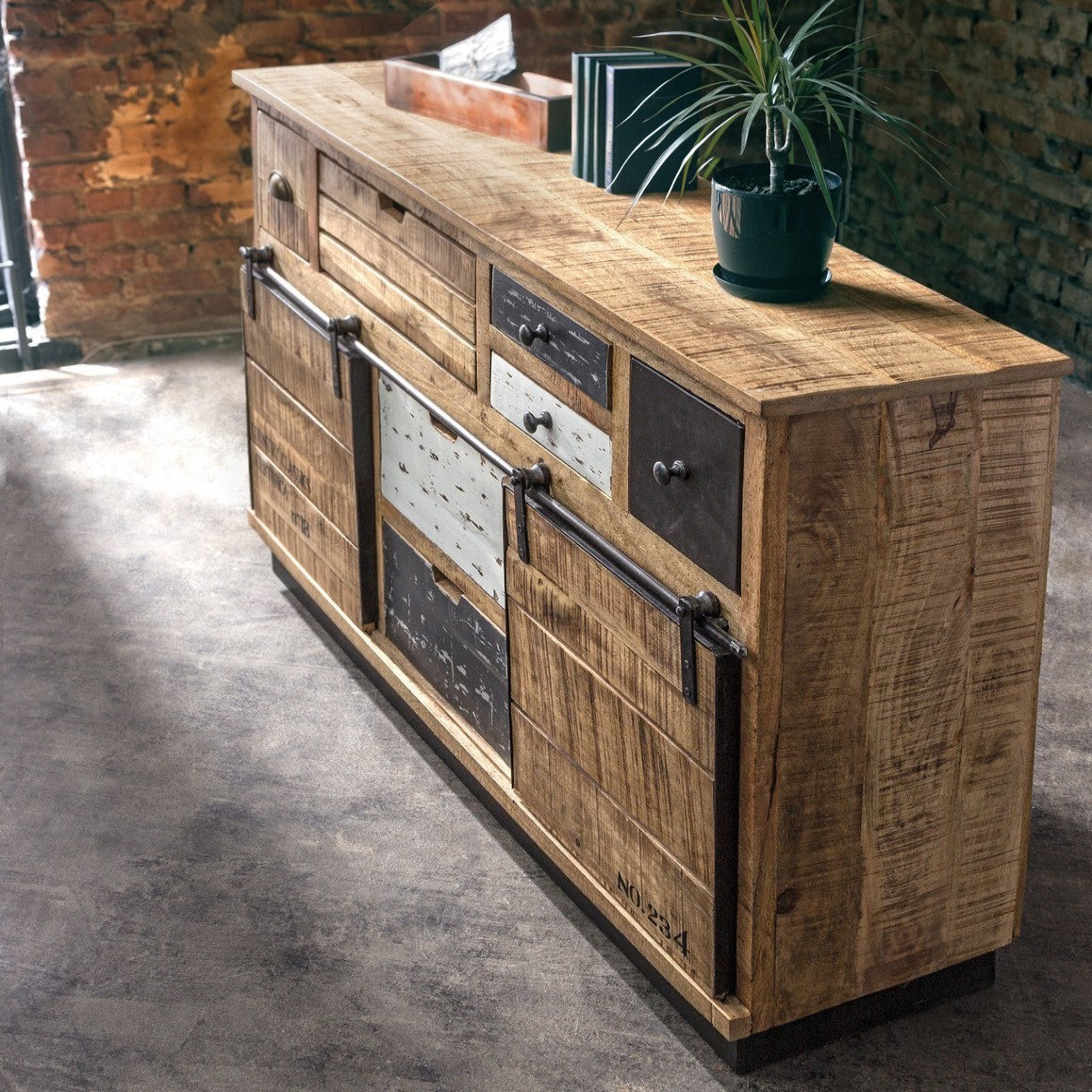 Aparador Tudor 2 puertas 7 cajones 125x37x80h cm 