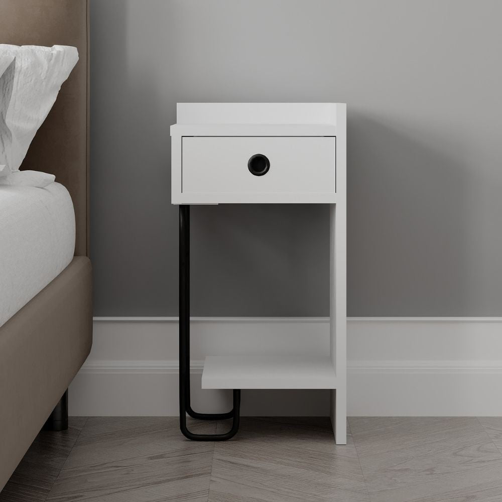 Mesita de noche Sirius blanca con cajón y pata derecha de metal negro