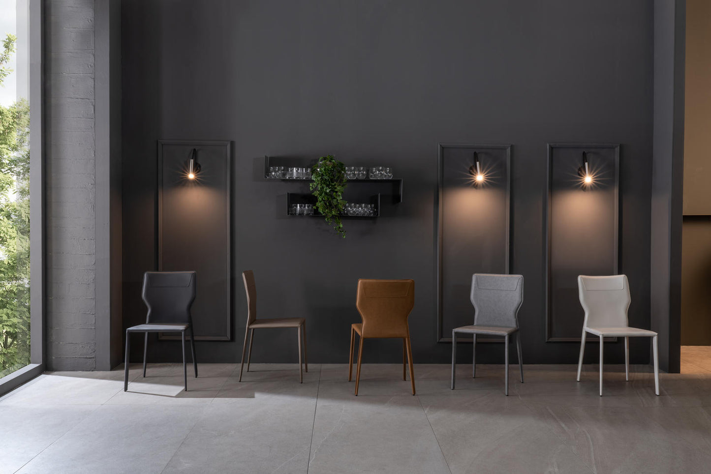 2x Silla de polipiel blanca.