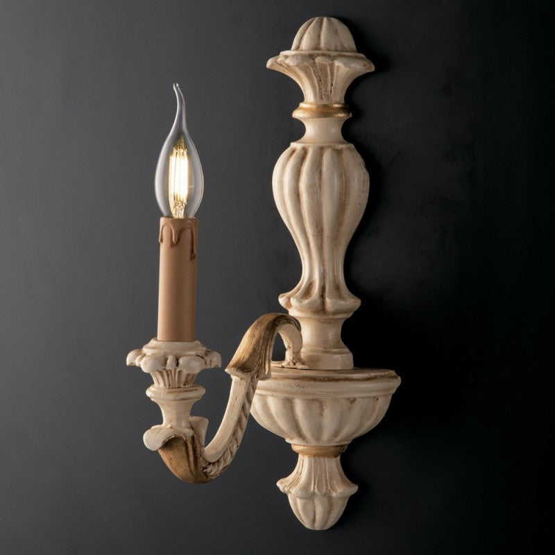 Aplique de madera de Marfil y pan de oro una luz 25x h40 cm