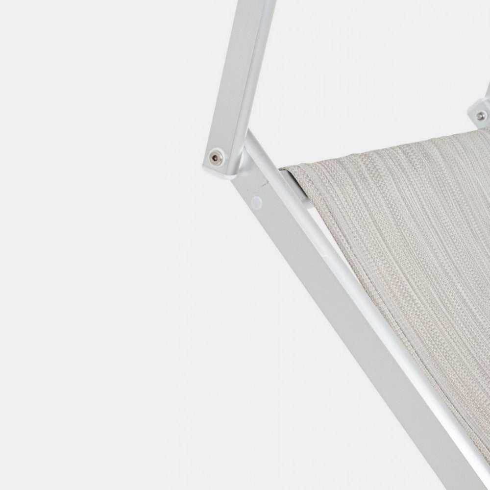 Tumbona plegable OCEAN en aluminio gris.